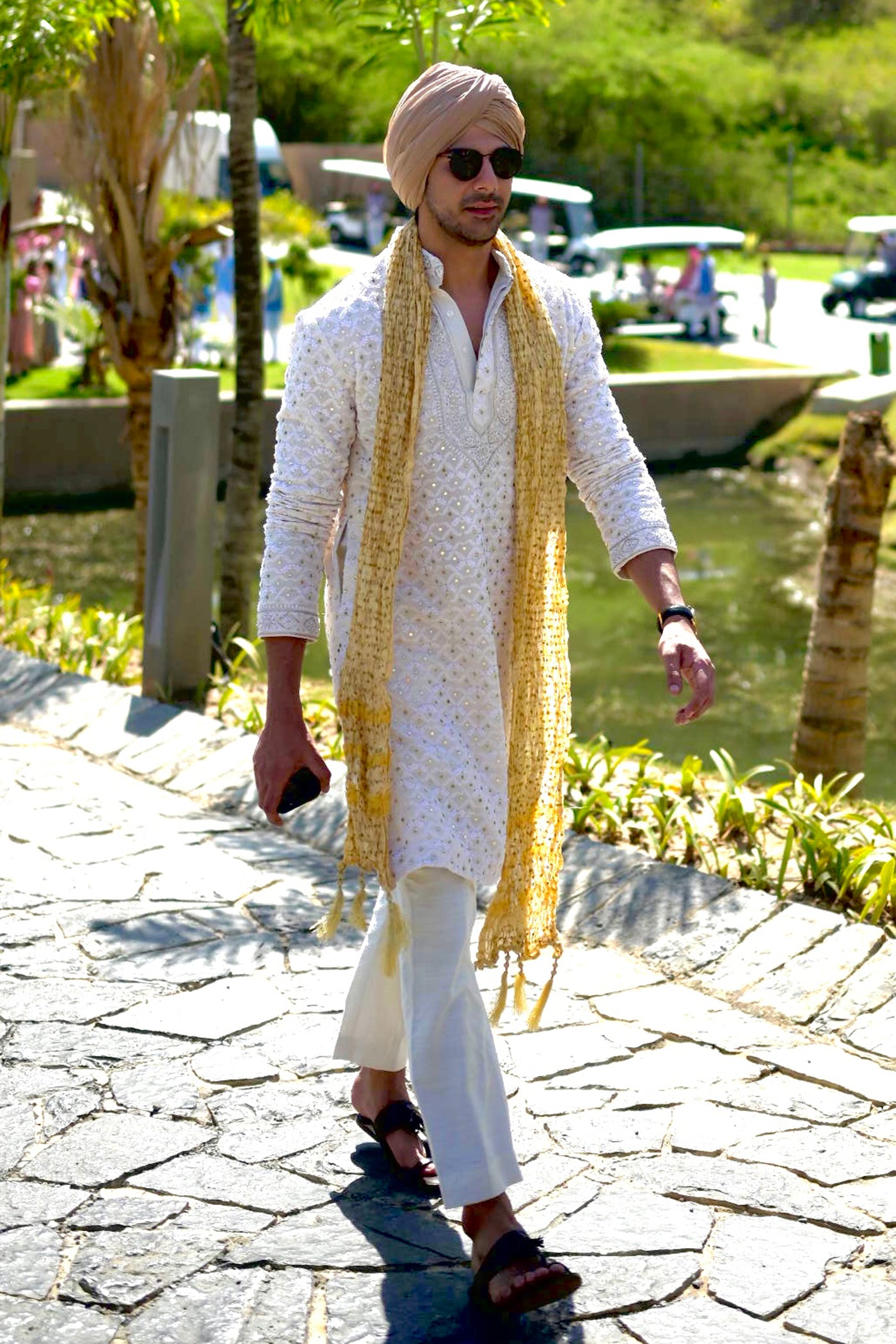 Ivory Embroidered chikankari Kurta Set with Stole