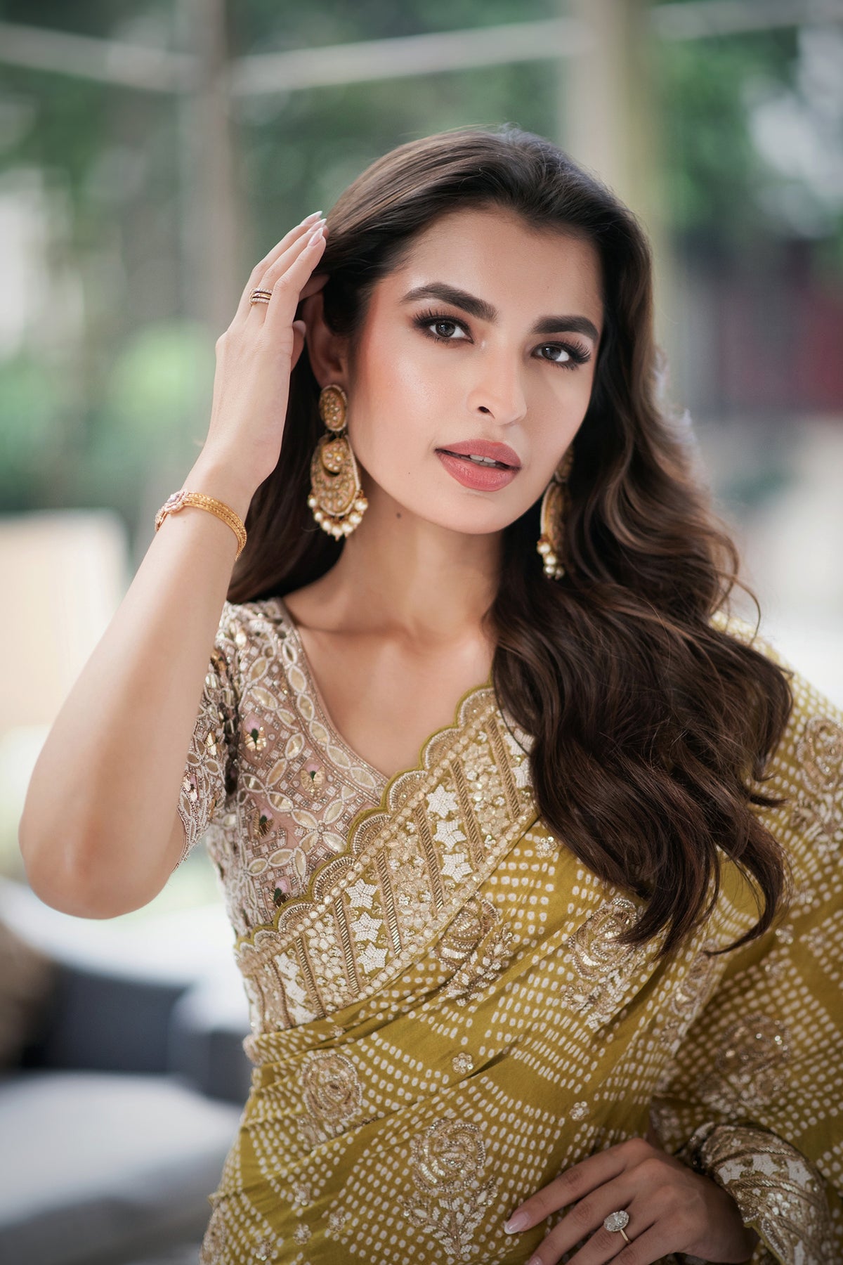 Saachi Bhasin In Peach Green Half & Half Bandhani Saree Set