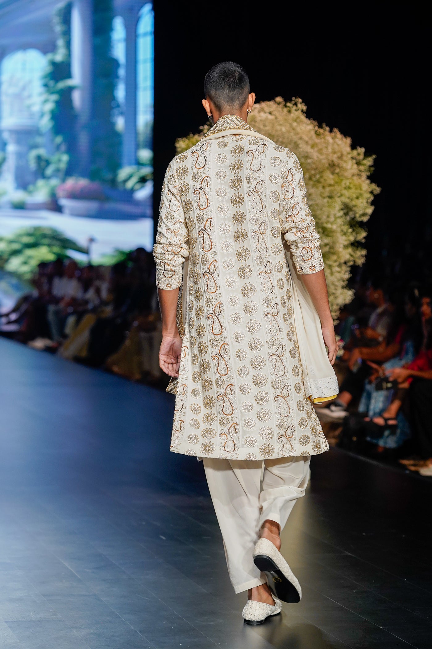 Ivory Embellished Kurta Set with Stole